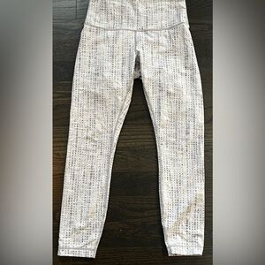 Lululemon Align Crop Capri Leggings Size 8 Grey Abstract Print Nulu Yoga Pants
